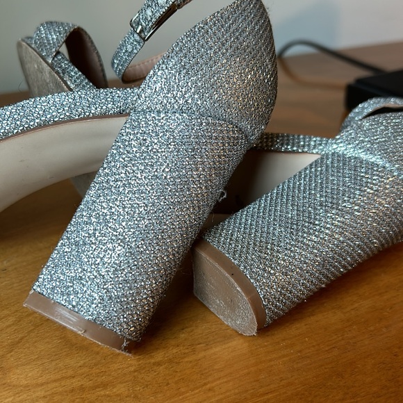 Woman’s silver size 6 high heel shoes - Picture 4 of 5